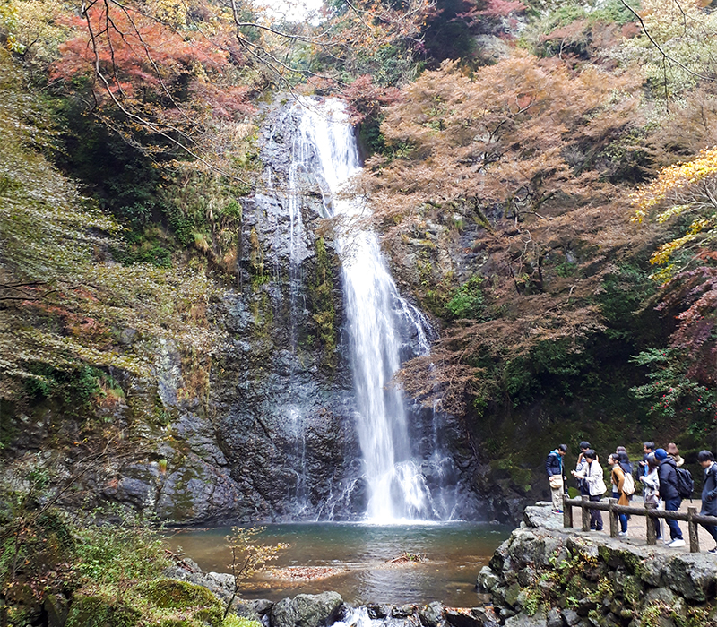 マイナスイオンを浴びてリフレッシュ♪大阪の観光名所、箕面の滝へ行って参りました！