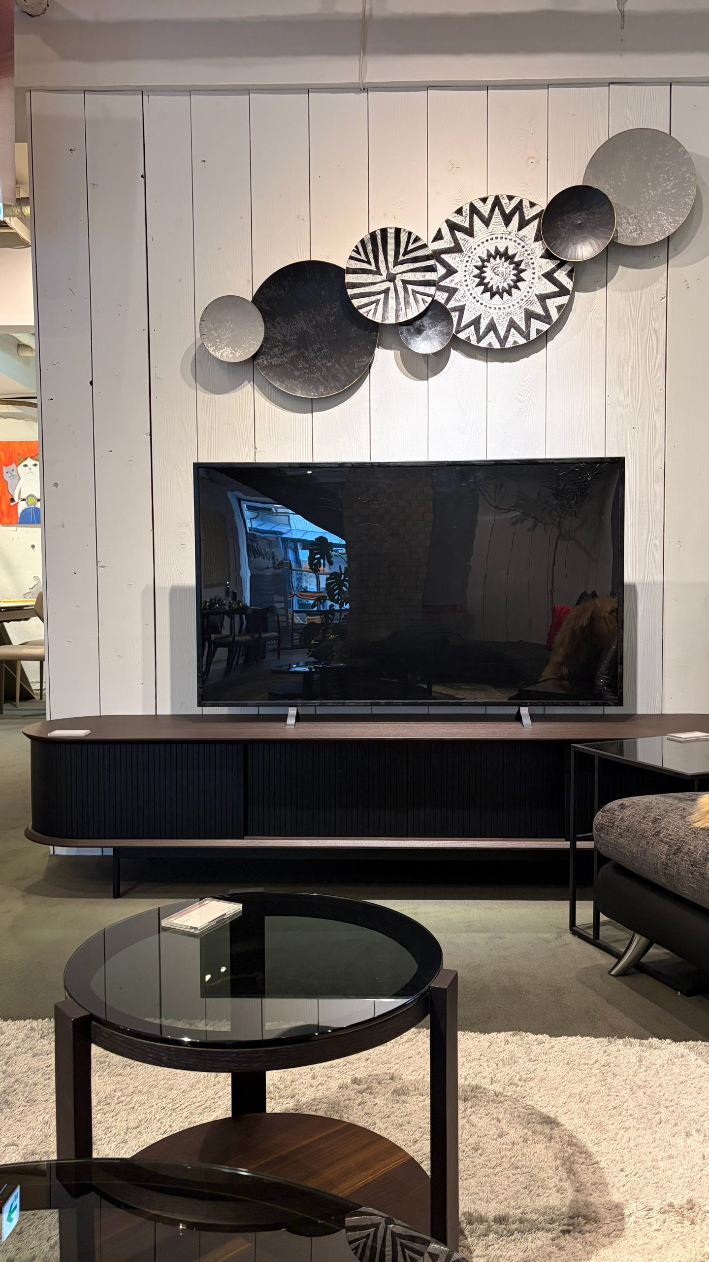 シンプルなのに存在感のある主役級TVボード