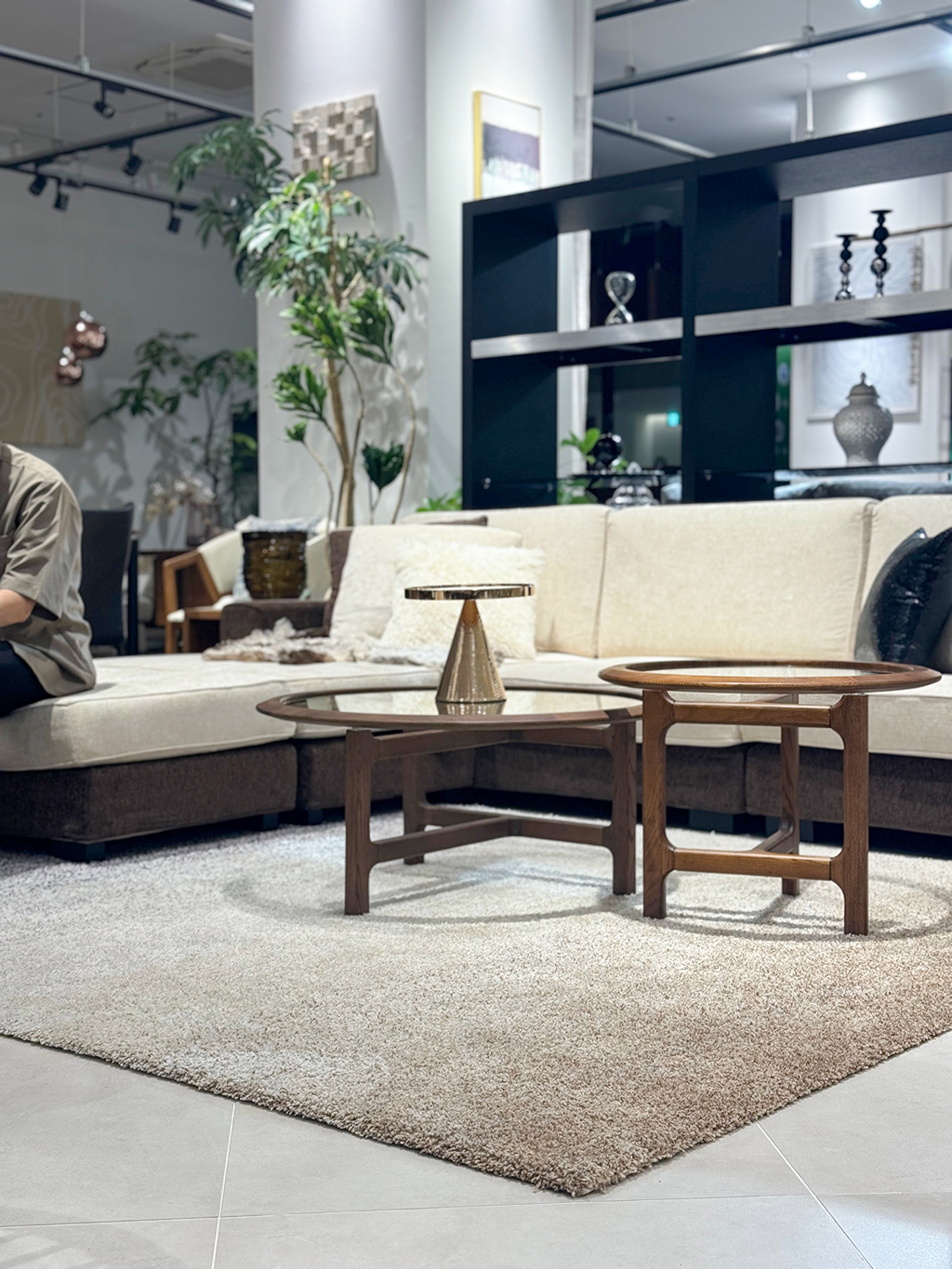 照明の色で変わるソファの表情