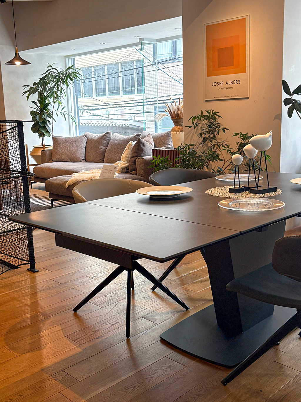 待望の新商品ダイニング