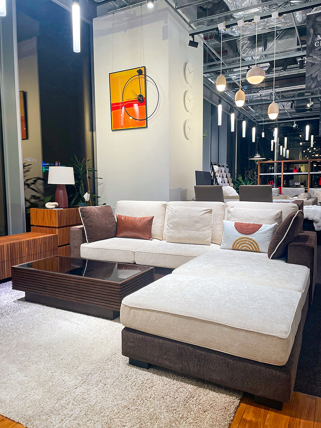 人気商品k-078　  シンプルながらも洗練されたデザインと、硬めの座…