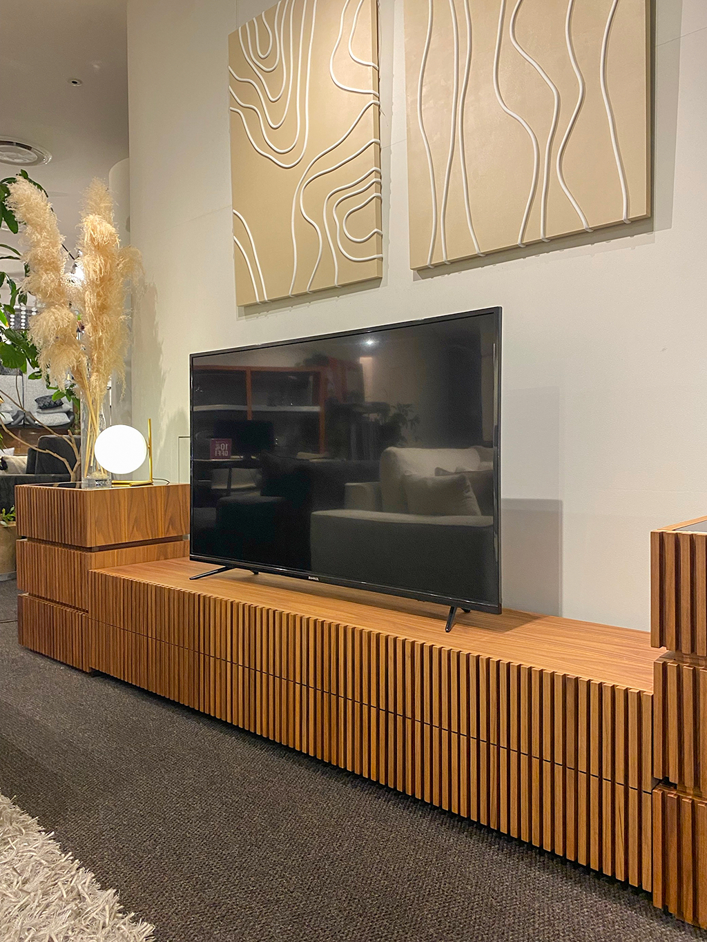 今回ご紹介するのはARMONIAでも大人気のTVボードです。 広島店で…