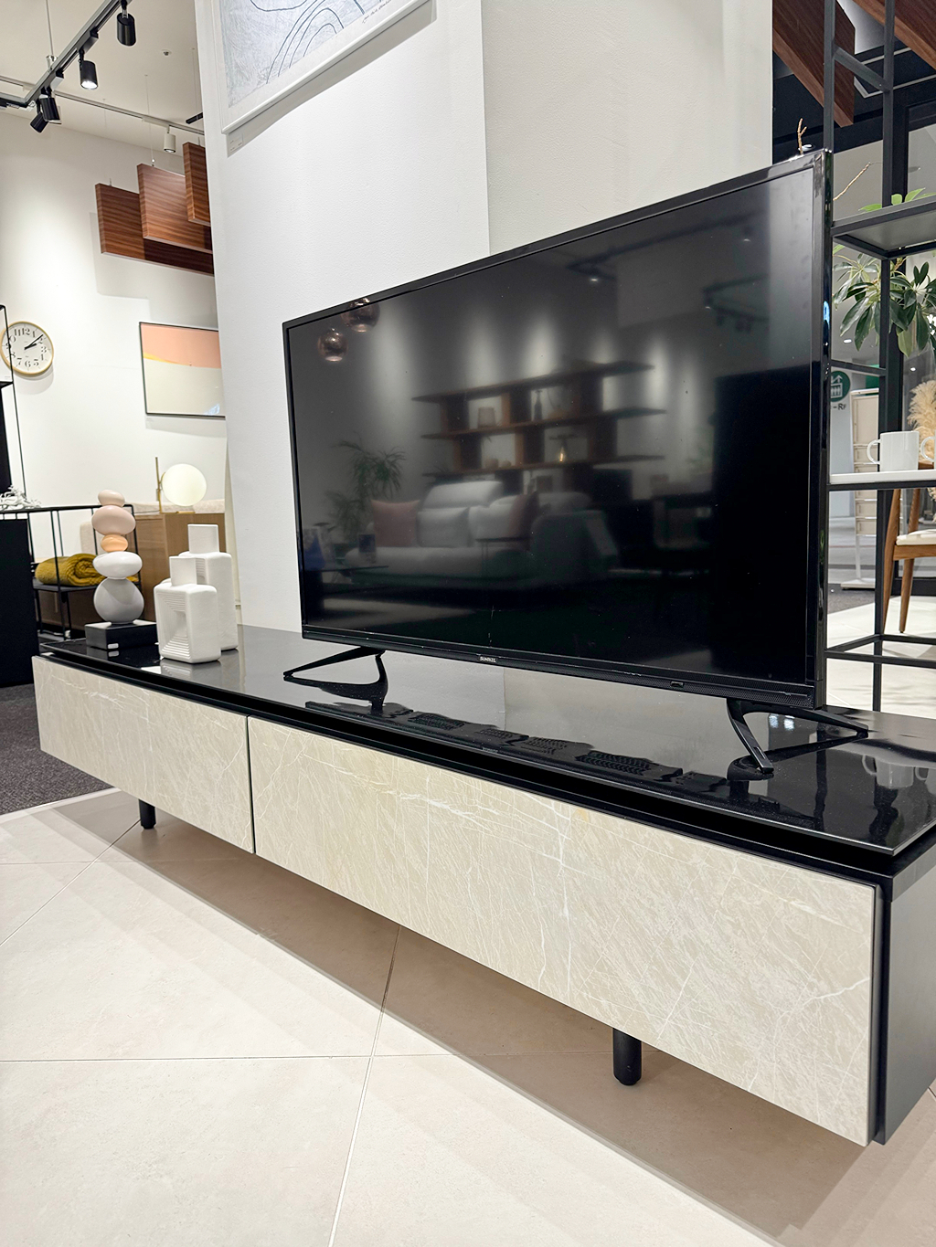 石目調テレビボードのご紹介