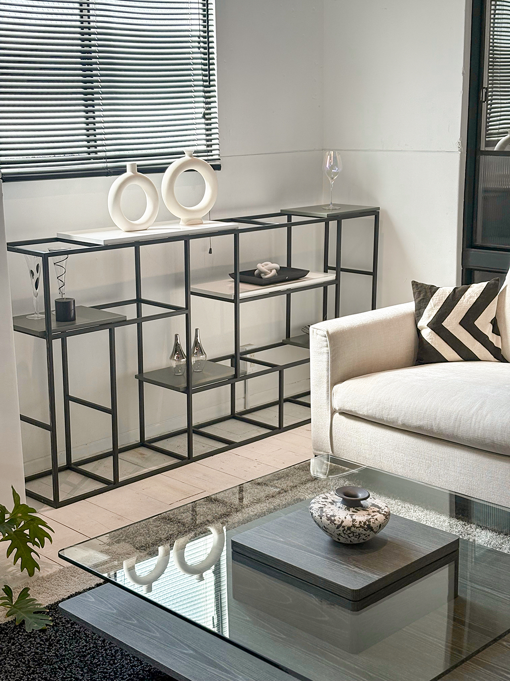 アイコニックなセンターテーブル hk22a