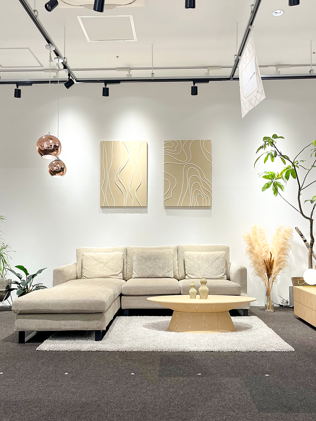 ベージュカラーのコーディネートをご紹介