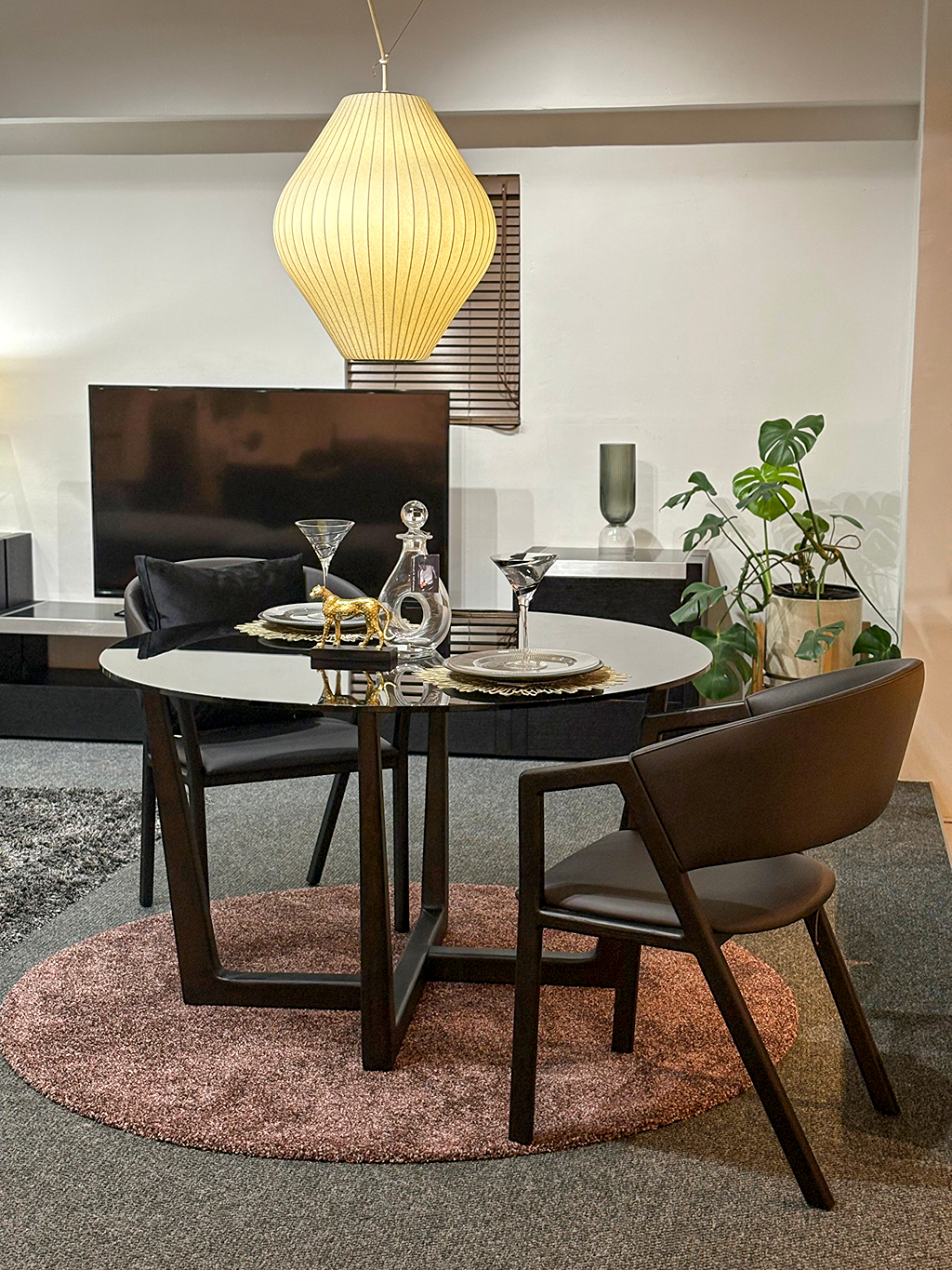 ARMONIAでは多数のダイニングテーブルをご用意しておりますが、個人…