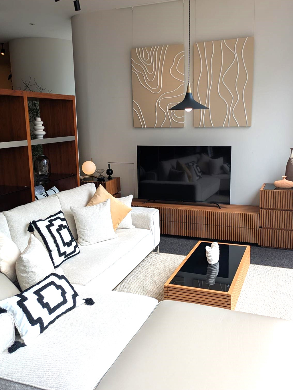 テーマはフレンチ モロッカン。 今春のVMDで実施したコーディネートで…