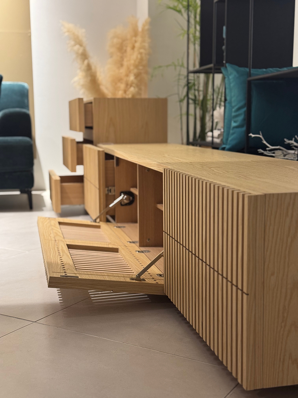 ワイド大収納TVボード -　LUSSY