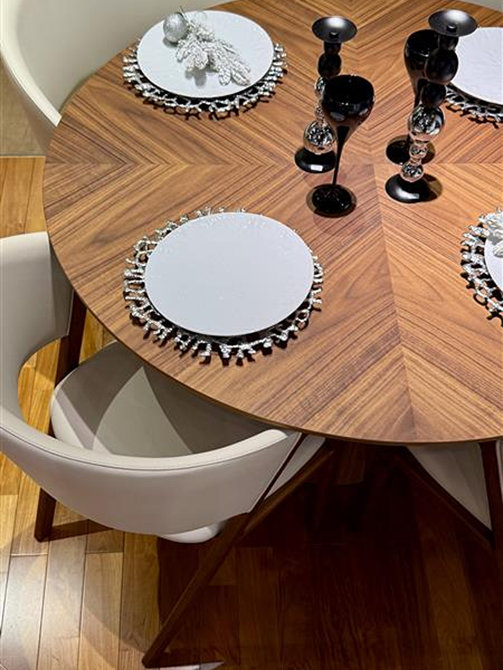 インテリアに温もりを与える、そんなダイニングテーブル　hbc-008