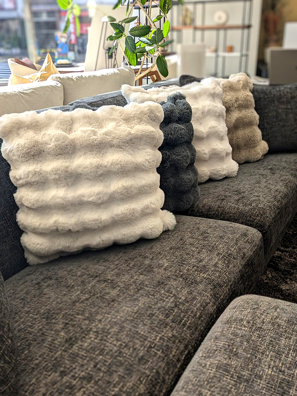 『モコモコクッション』   ネーミングの通り見た目がモコモコとしたクッ…