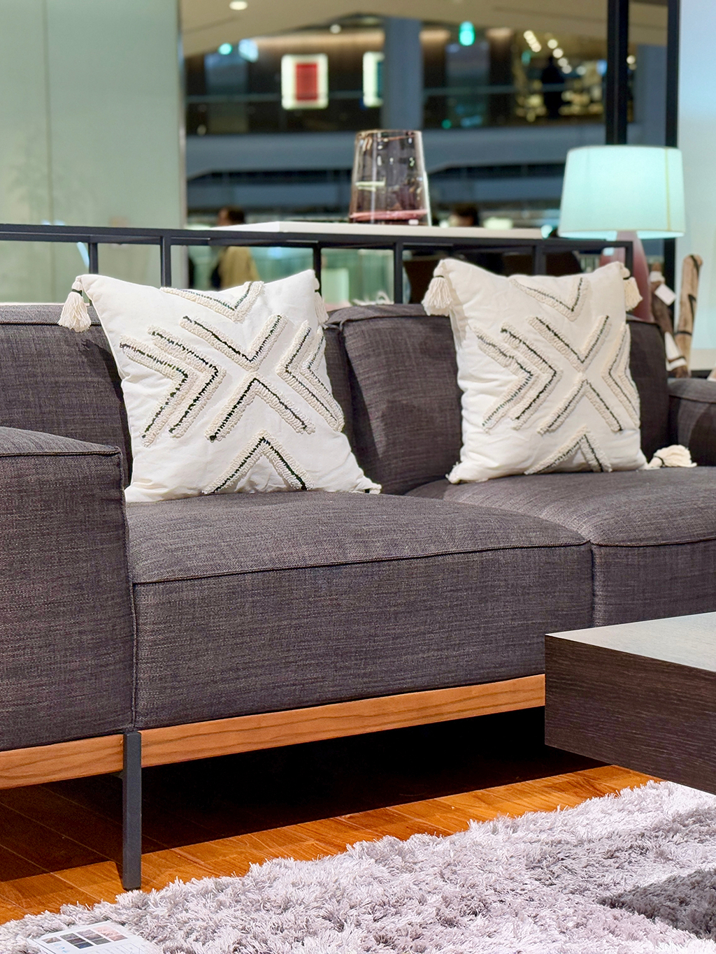 低重心ワイドシートのブロックデザインソファ　 Trave（トレイヴ） k-123