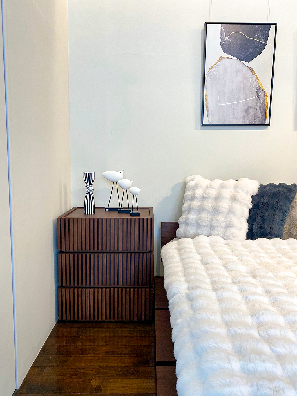 モコモコクッションと個性を演出する小物たちをご紹介します。  まずはク…