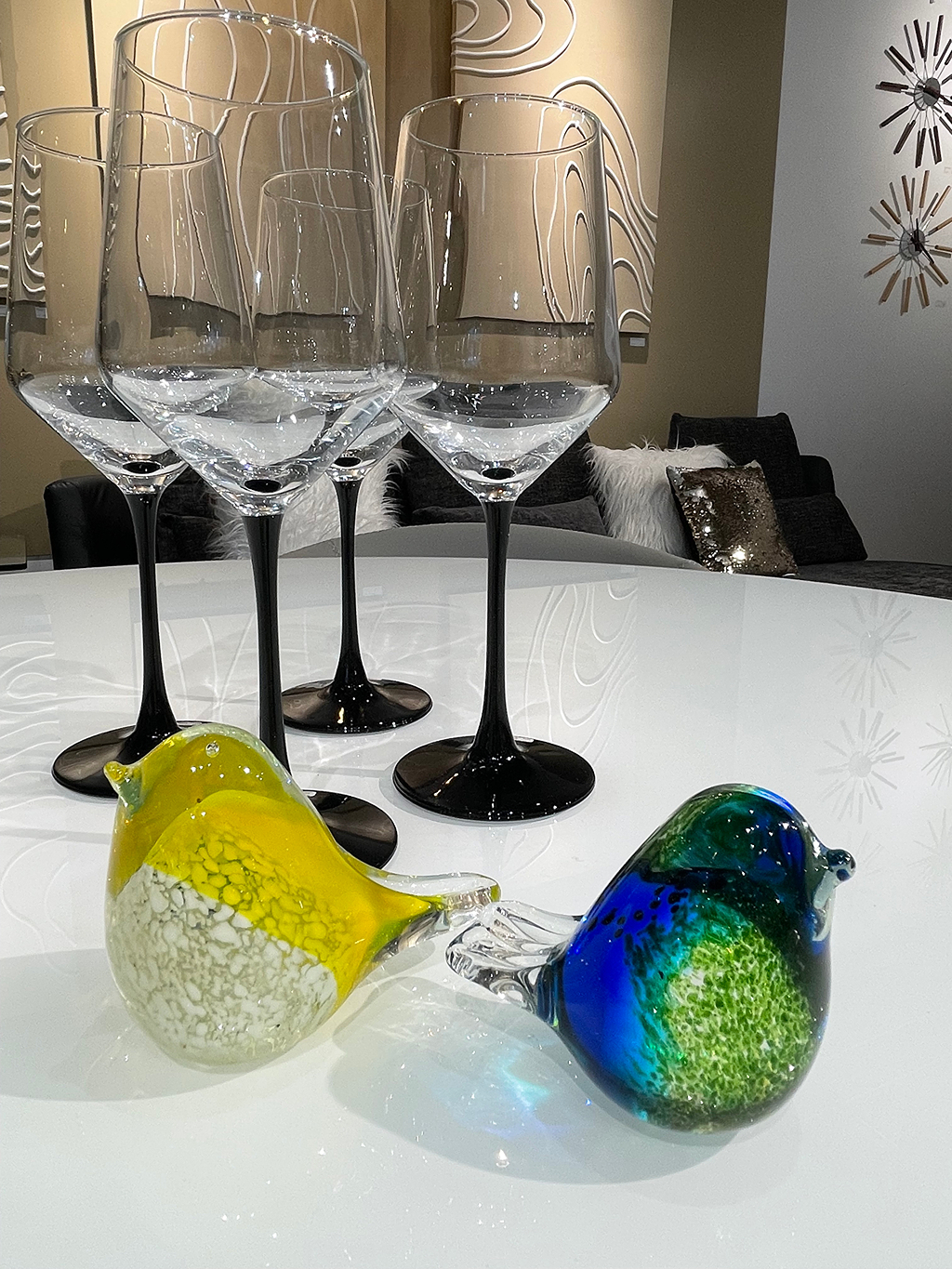 クリスタルガラスが美しい、小さな鳥のオブジェです。  手のひらで可愛ら…