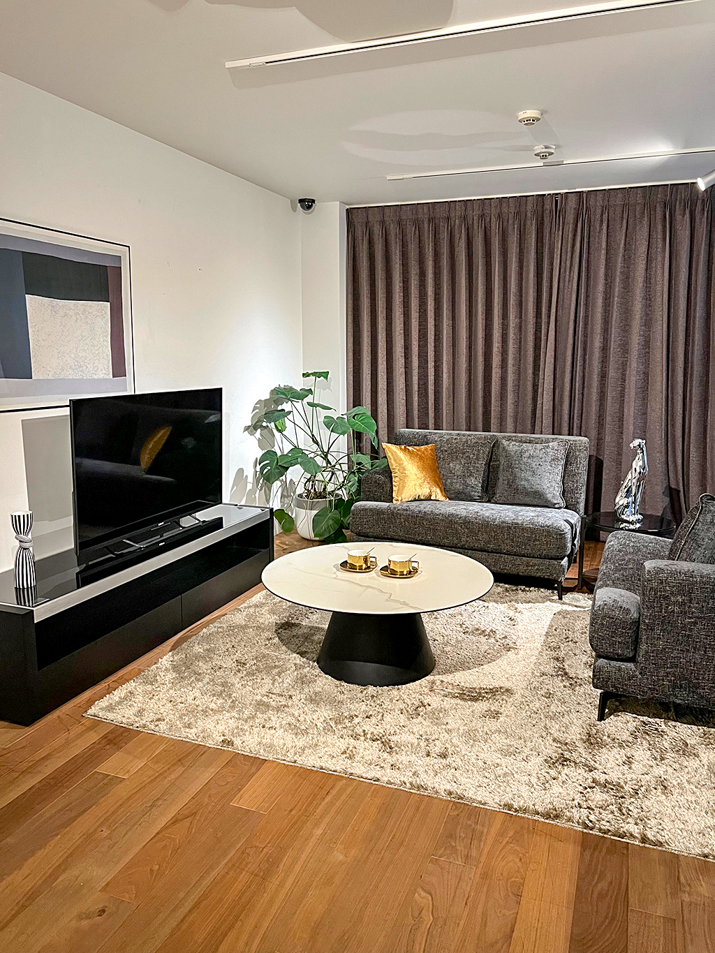 コーディネート例/BLACK＆GOLD