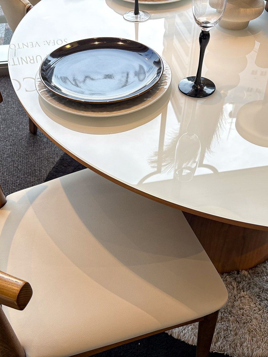 円形ダイニングテーブル　hbc-008 PIANE