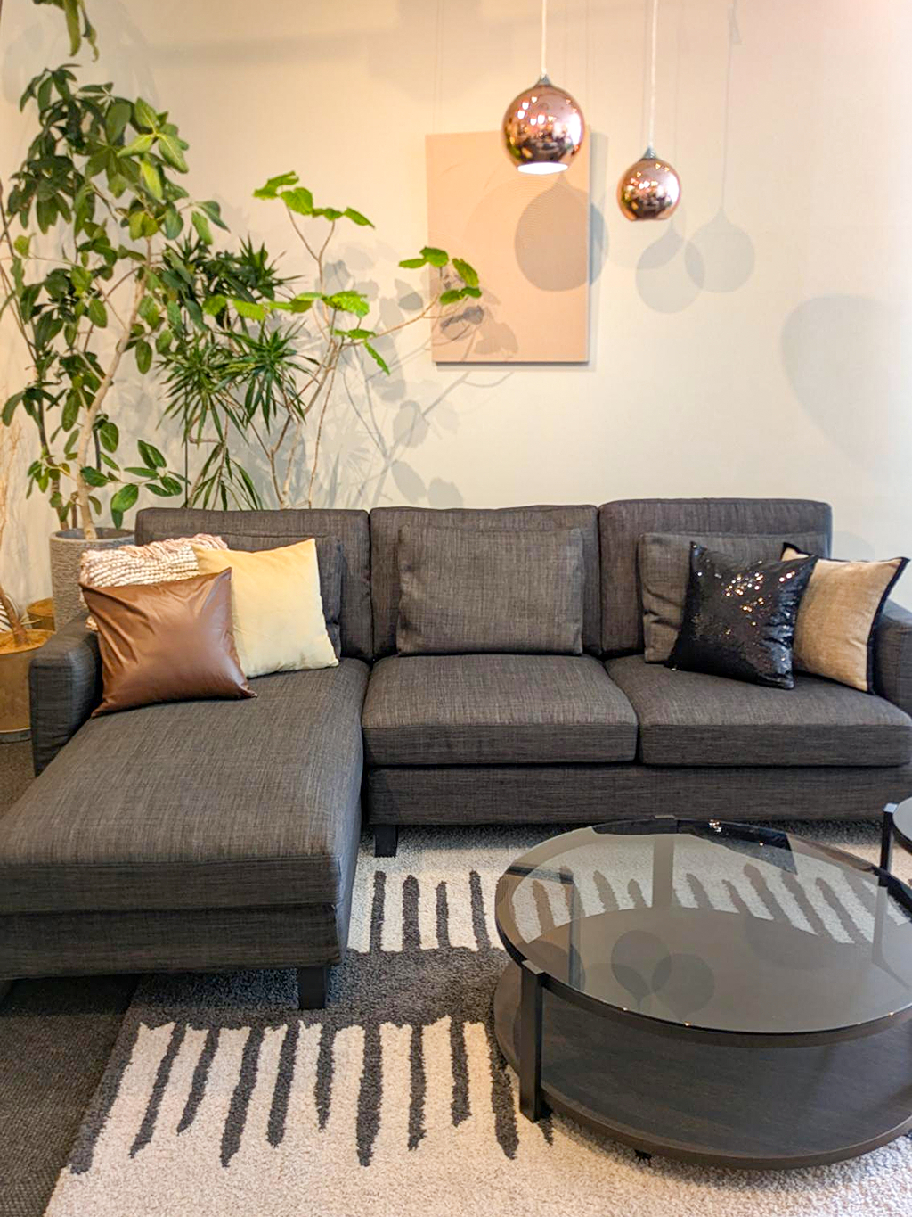 広島店で特に人気の高いカウチソファNUBE。 特に、人気の理由の一つが…