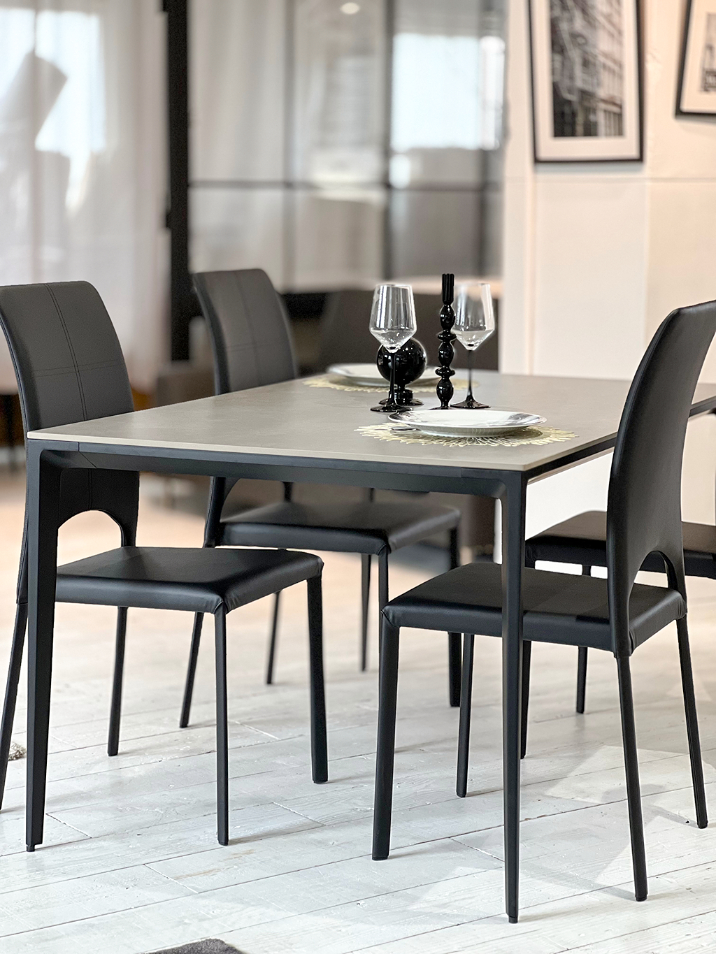 シンプルモダンのダイニング