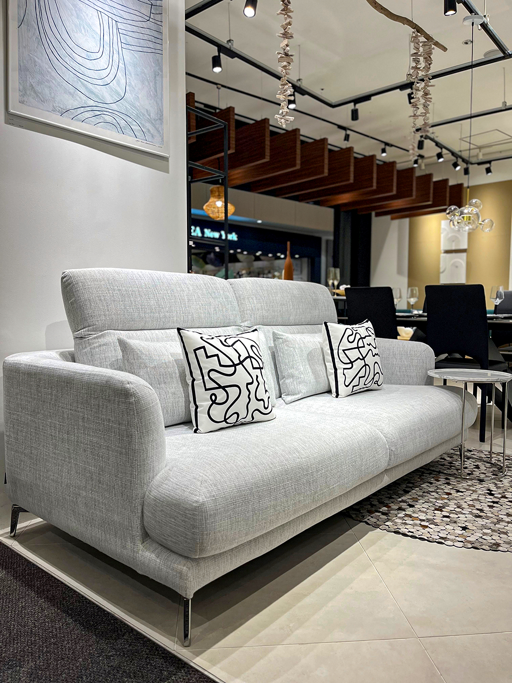 圧迫感が無いハイバックソファ