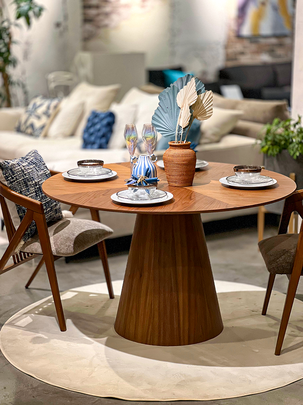 マリンブルーとウォールナットの親和性