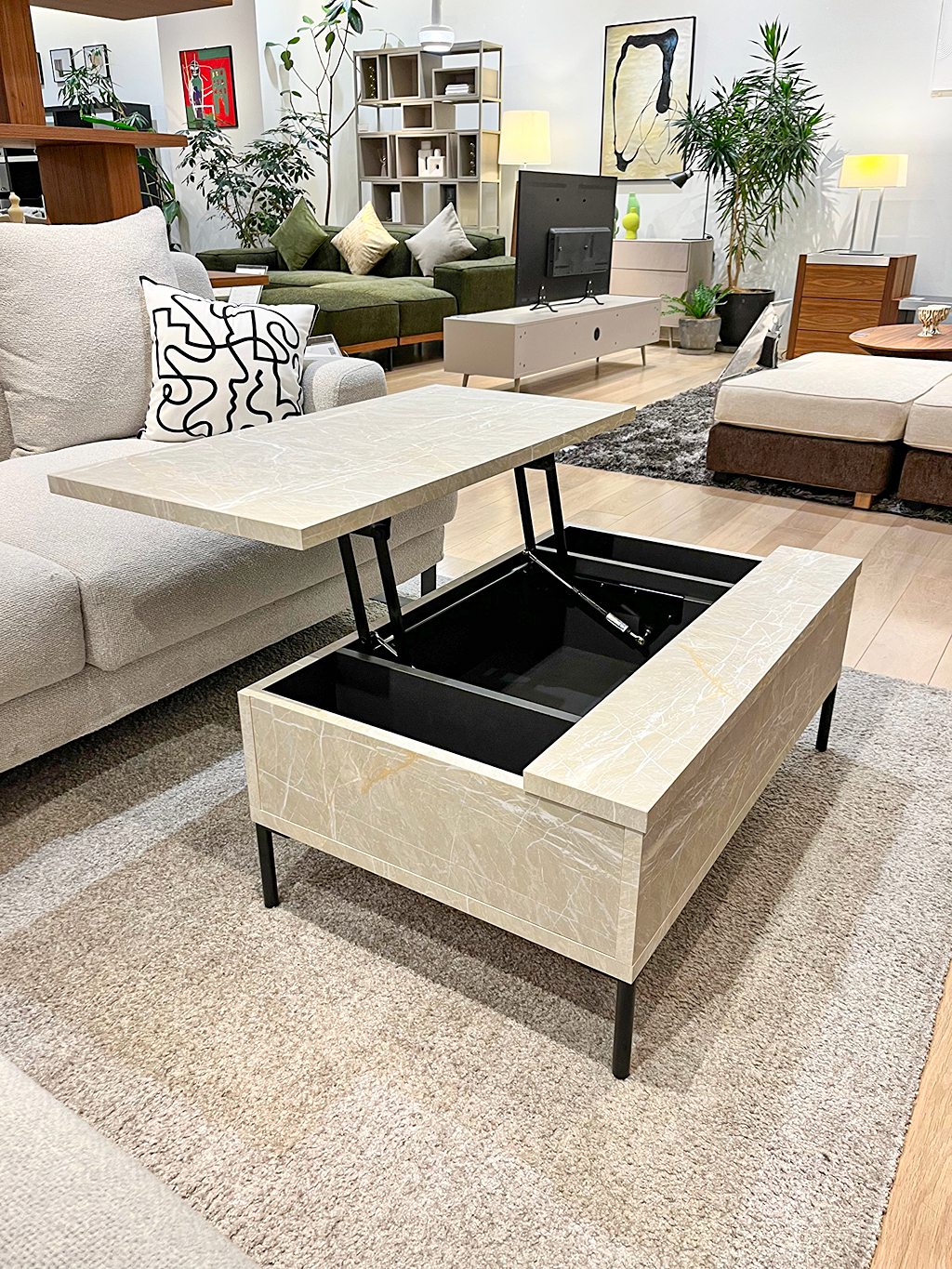 高さが変えられるセンターテーブル。  機能性抜群なセンターテーブルをご…