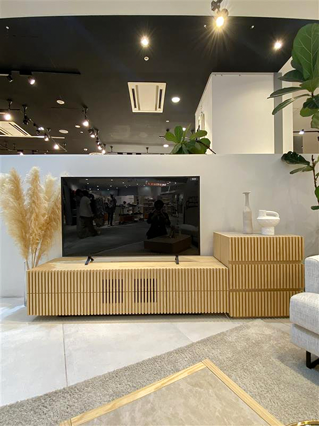 木目×縦格子が美しい934Fテレビボード🌿 ホワイトナチュラルのやさ…